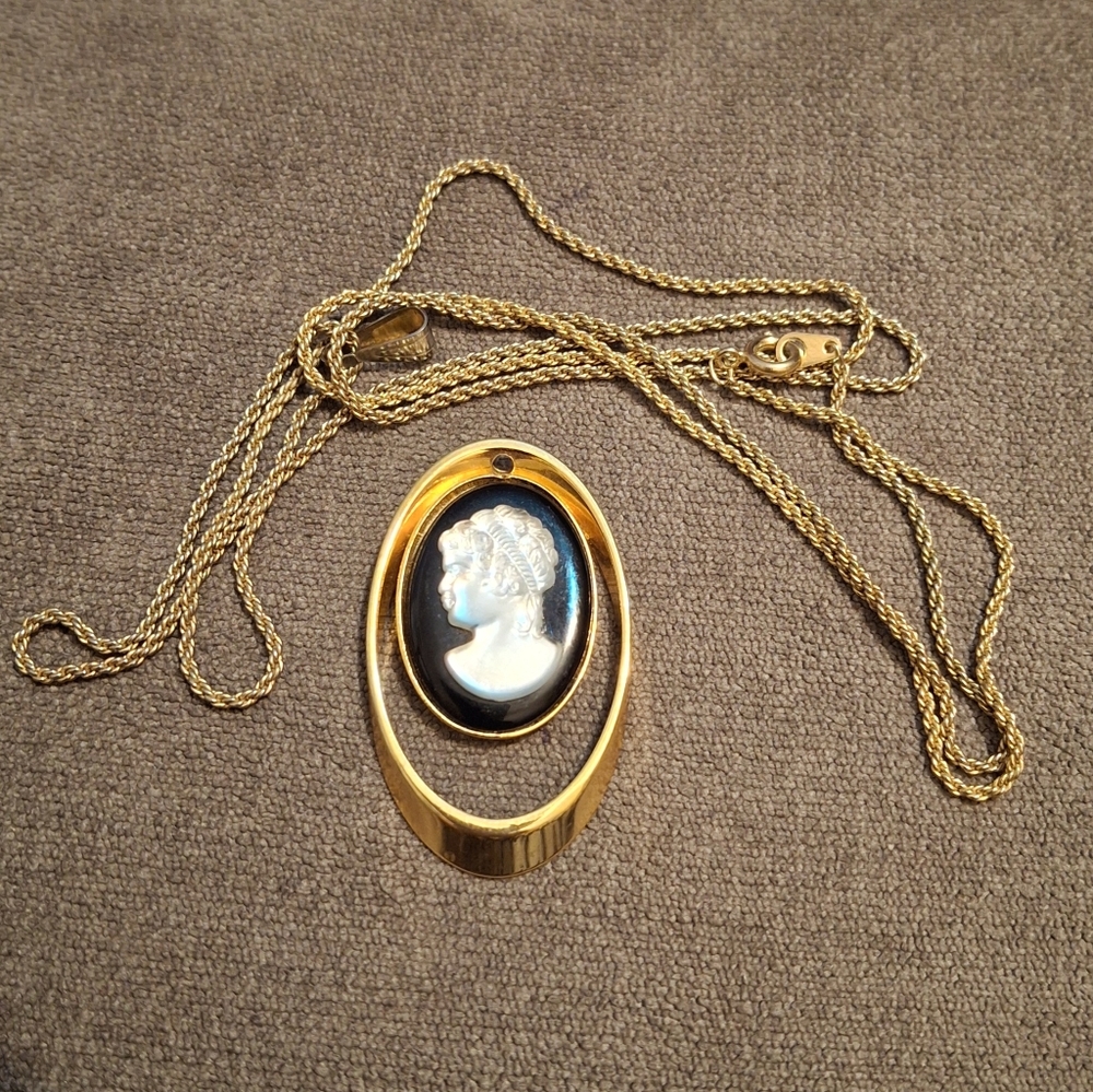 Vintage Cameo Necklace